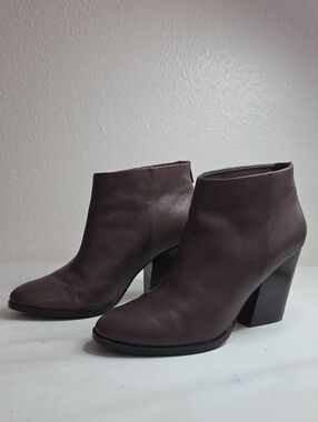 COLE HAAN DEY BOOTIE CHESTNUT LEATHER  BLOCK HEEL ZIP CLOSURE LADIES 9 VGUC